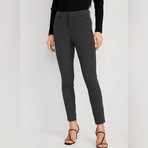 Old Navy High Rise Pixie Skinny Black Pinstripe Pants Women’s Size 4